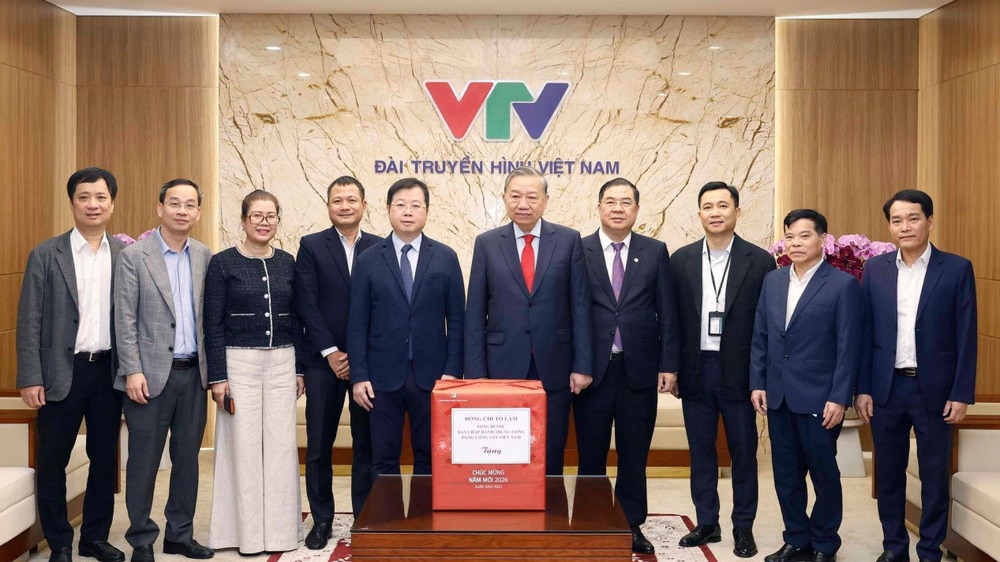 Tổng Bí thư Tô Lâm thăm cán bộ, phóng viên VTV và VOV