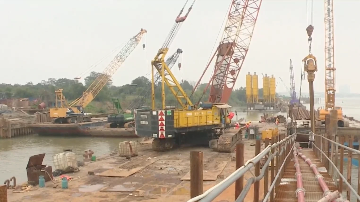 Cầu Trần Hưng Đạo thi công xuyên Tết