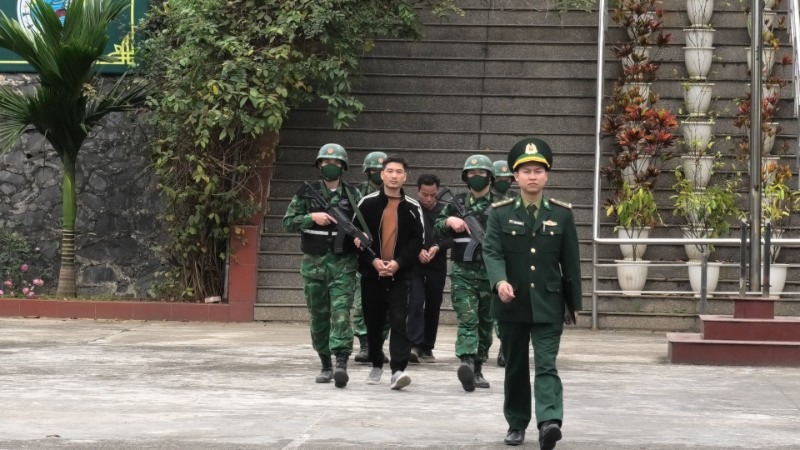 Lào Cai bắt nhóm đối tượng vận chuyển ngoại tệ qua biên giới
