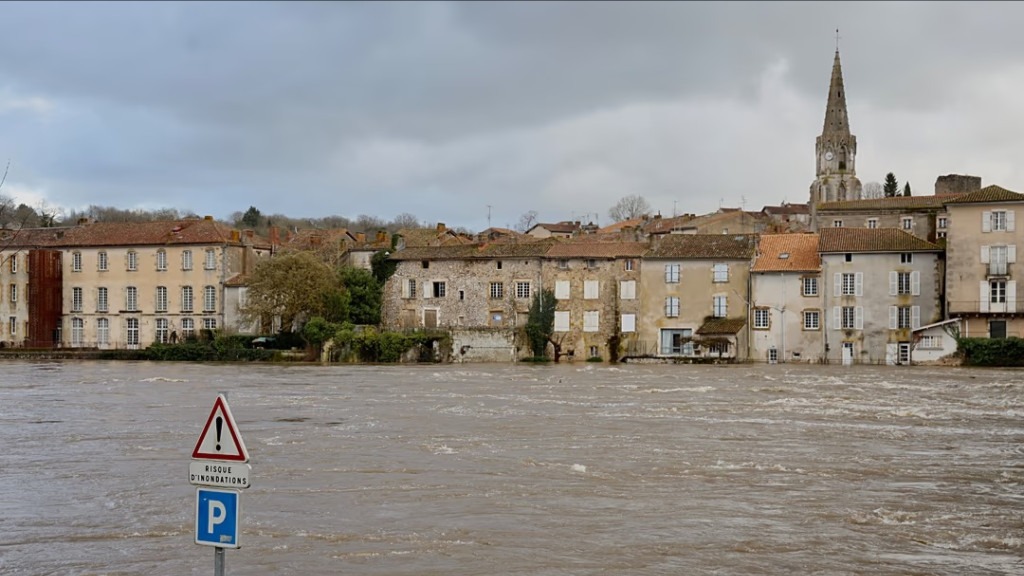 Nguy cơ lũ lụt kỷ lục tại Pháp