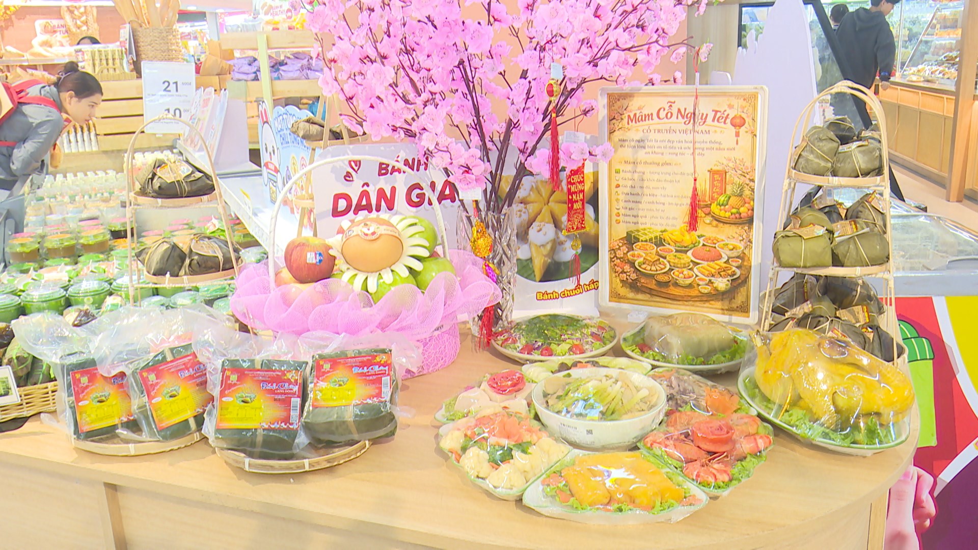 Mâm cơm cúng làm sẵn hút khách