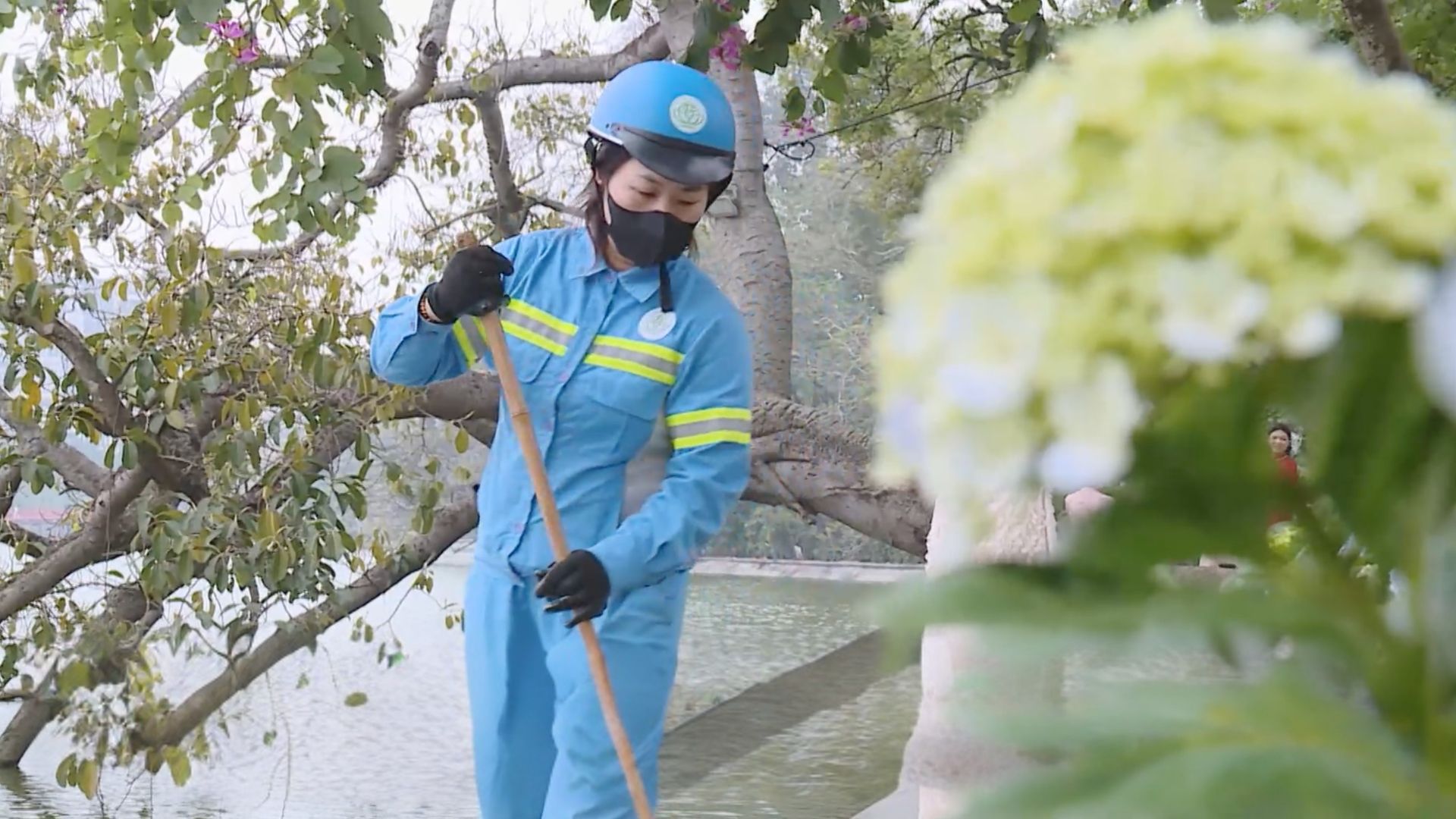 Tết của những người lặng lẽ góp xuân tươi