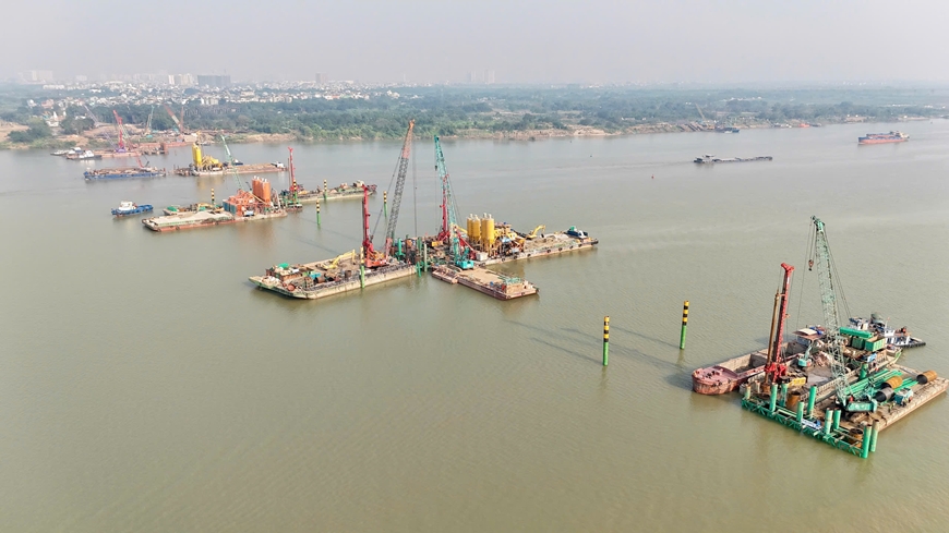 Cầu Trần Hưng Đạo thi công xuyên Tết