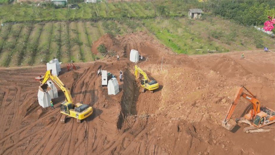 Nỗ lực xuyên Tết trên công trường chống úng ngập Thủ đô