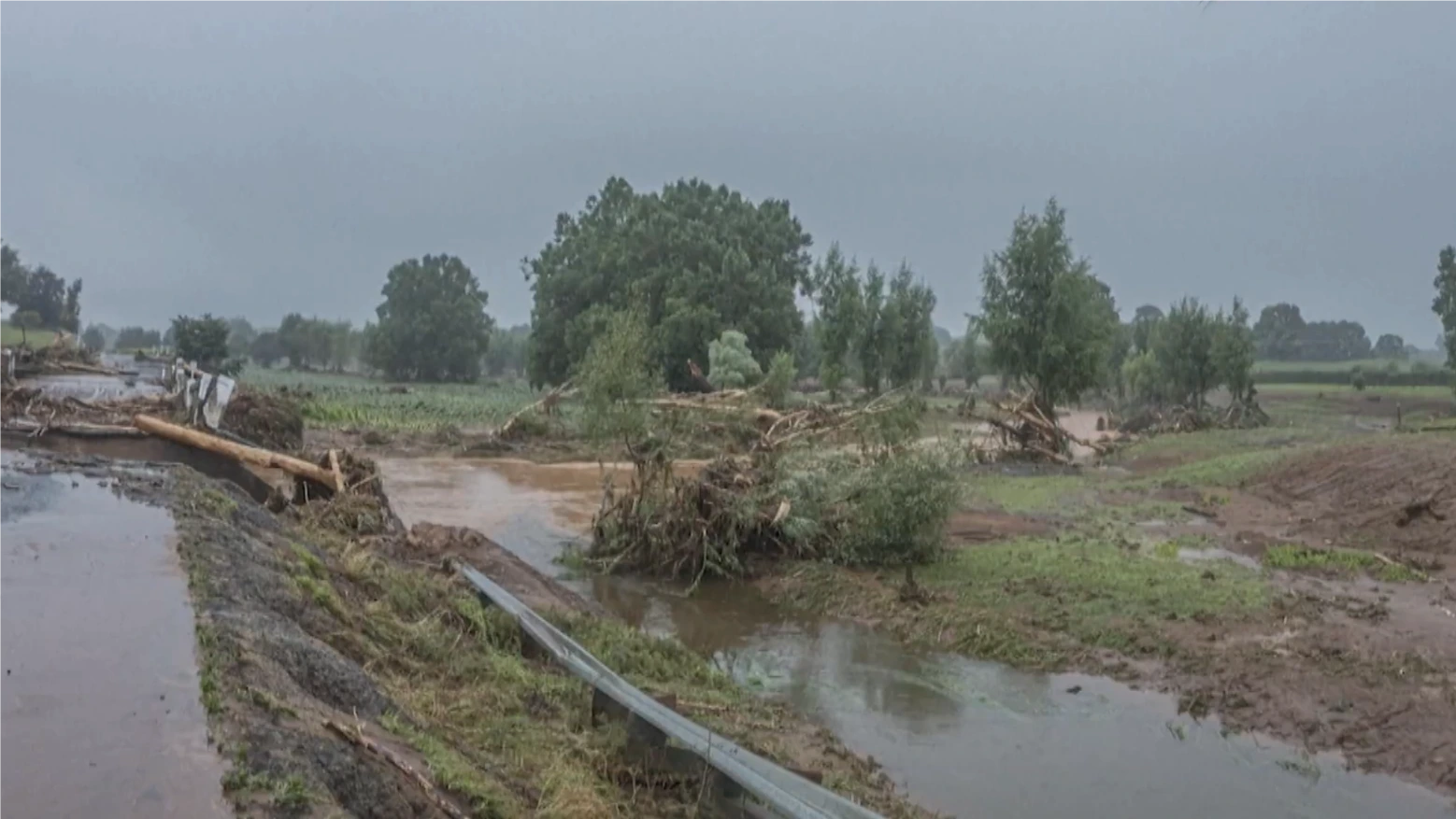 New Zealand: Các chuyến bay bị gián đoạn do mưa lớn