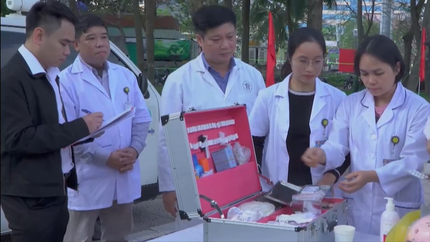 Bảo đảm y tế ứng trực tại các địa điểm bắn pháo hoa