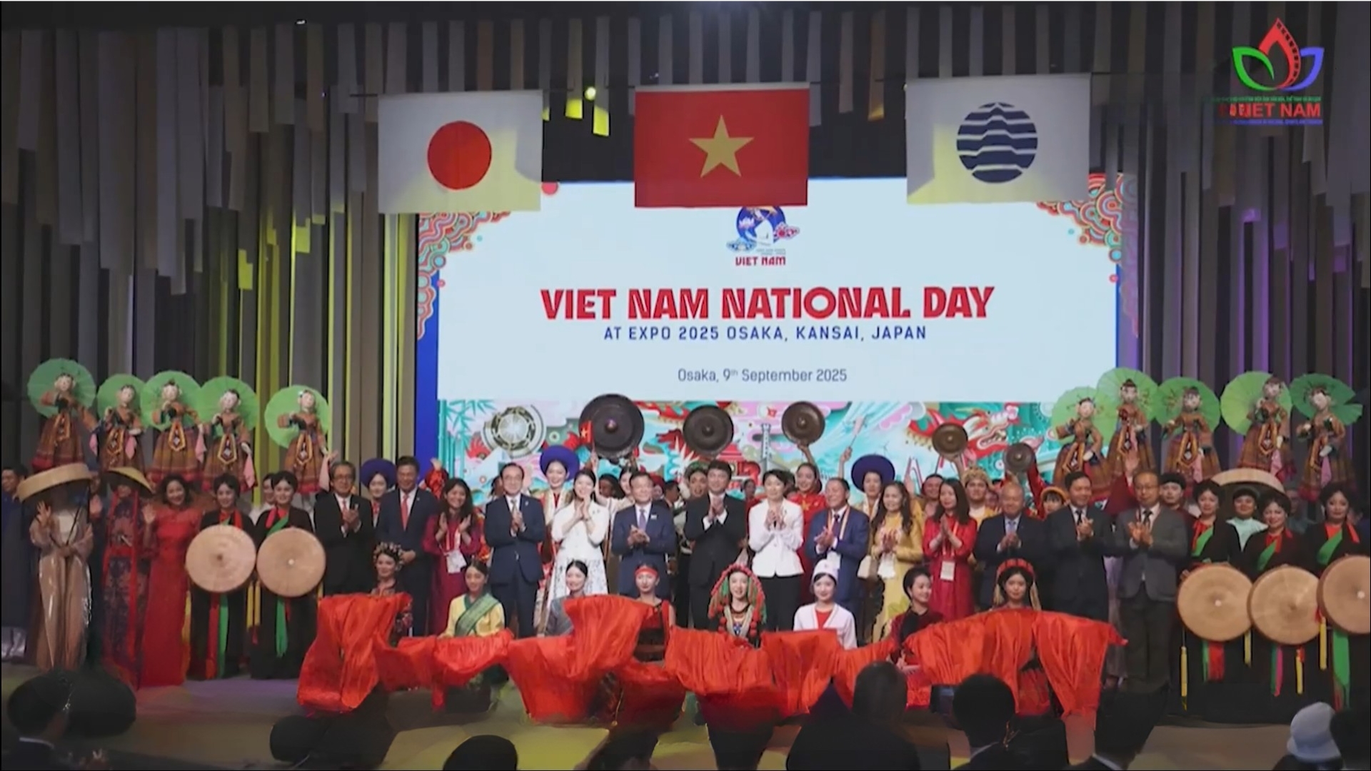 Rực rỡ năm ngoại giao văn hóa