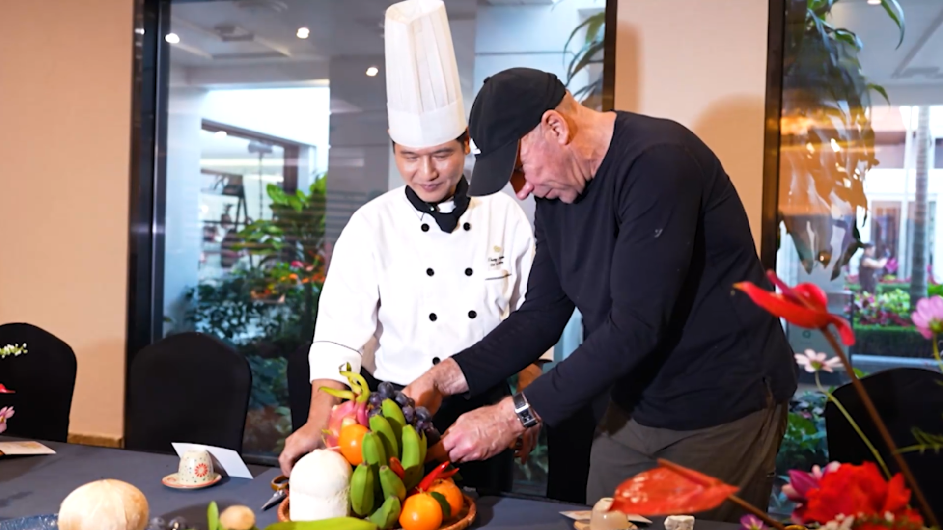 Làm mâm ngũ quả dâng lên chùa ngày Tết | Hà Nội đến để yêu | 16/02/2026