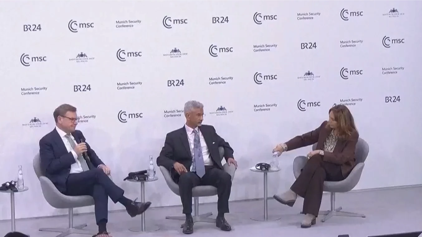 Đức chỉ trích Pháp về chi tiêu quốc phòng