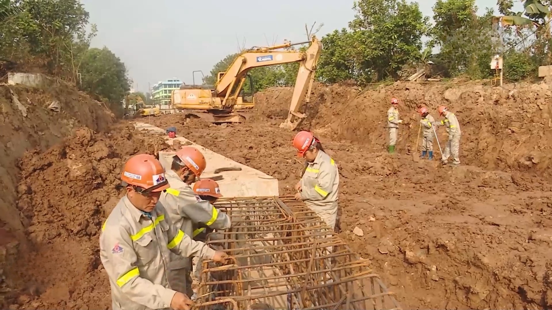 Giữ nhịp thi công trong Tết tại các công trình Thủ đô