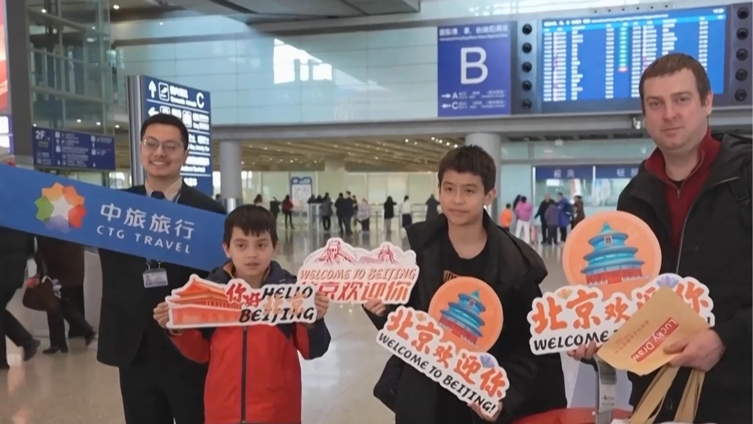 Trung Quốc miễn thị thực 30 ngày cho du khách Anh