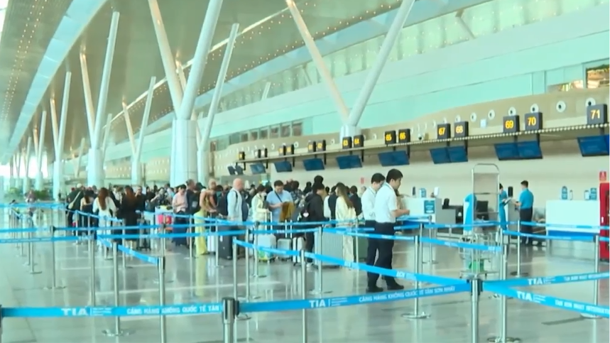 Nâng mức an ninh sân bay Tân Sơn Nhất cao điểm Tết