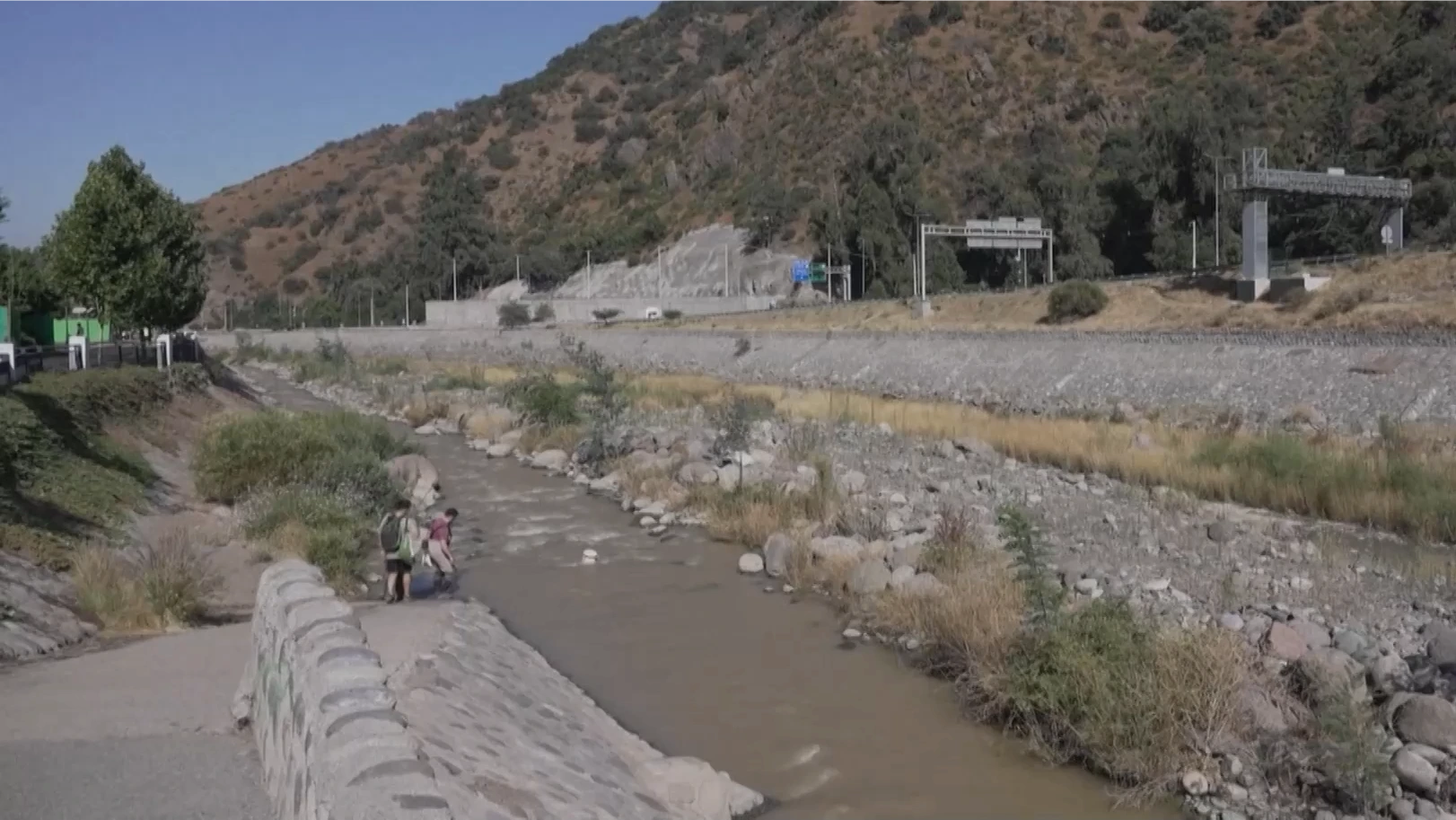 Chile hồi sinh dòng sông Mapocho từng bị ô nhiễm