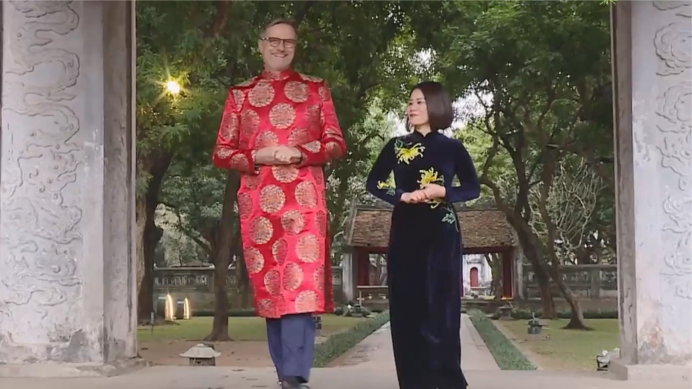 Đại sứ Pháp tìm hiểu văn hóa Việt ngày Tết