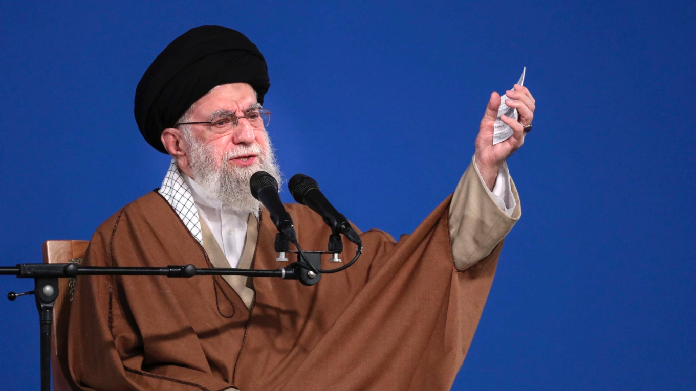 Axios: Mỹ cân nhắc ám sát Lãnh tụ tối cao Iran