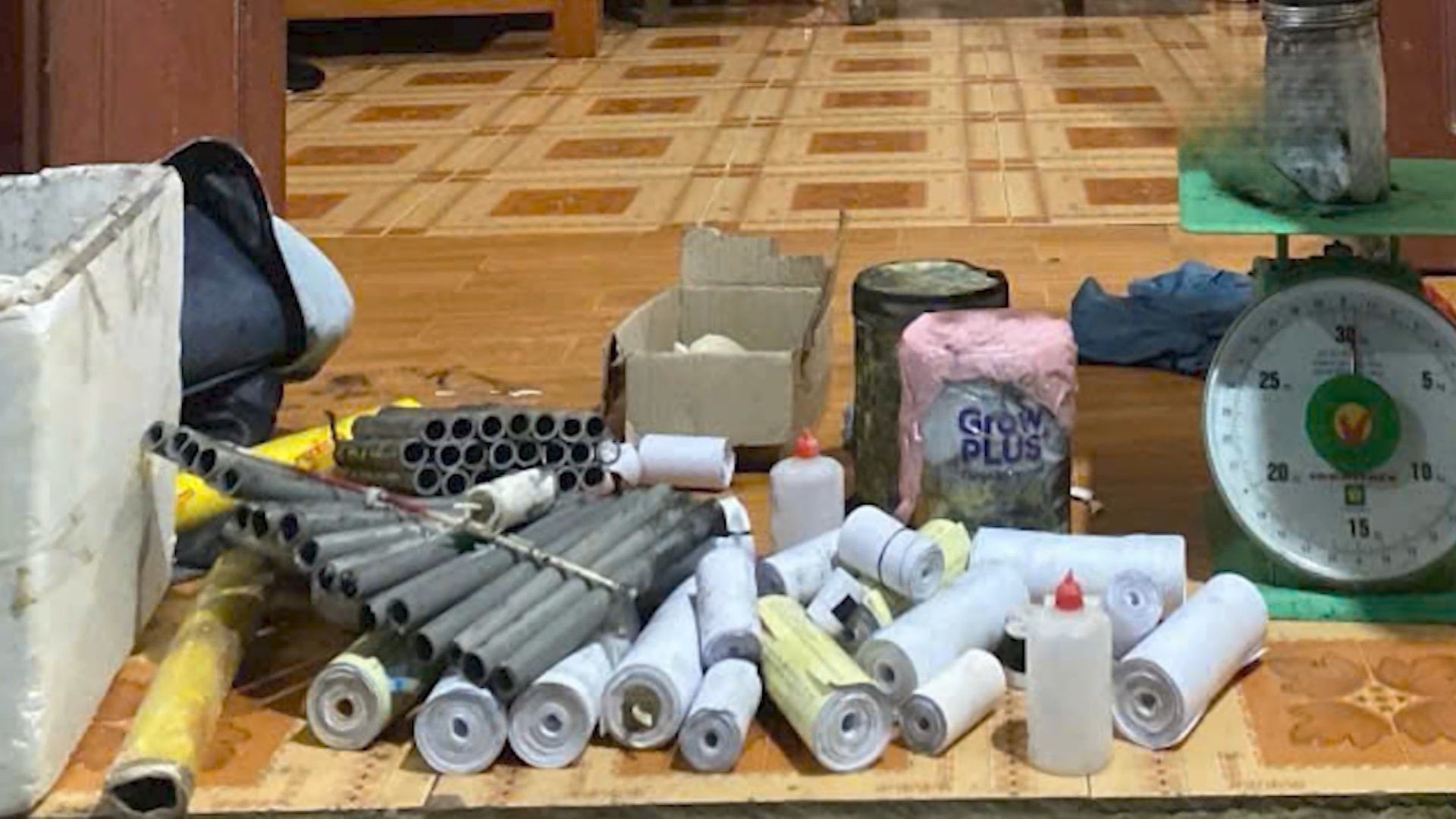 Phát hiện, ngăn chặn hành vi tự chế pháo nổ trái phép