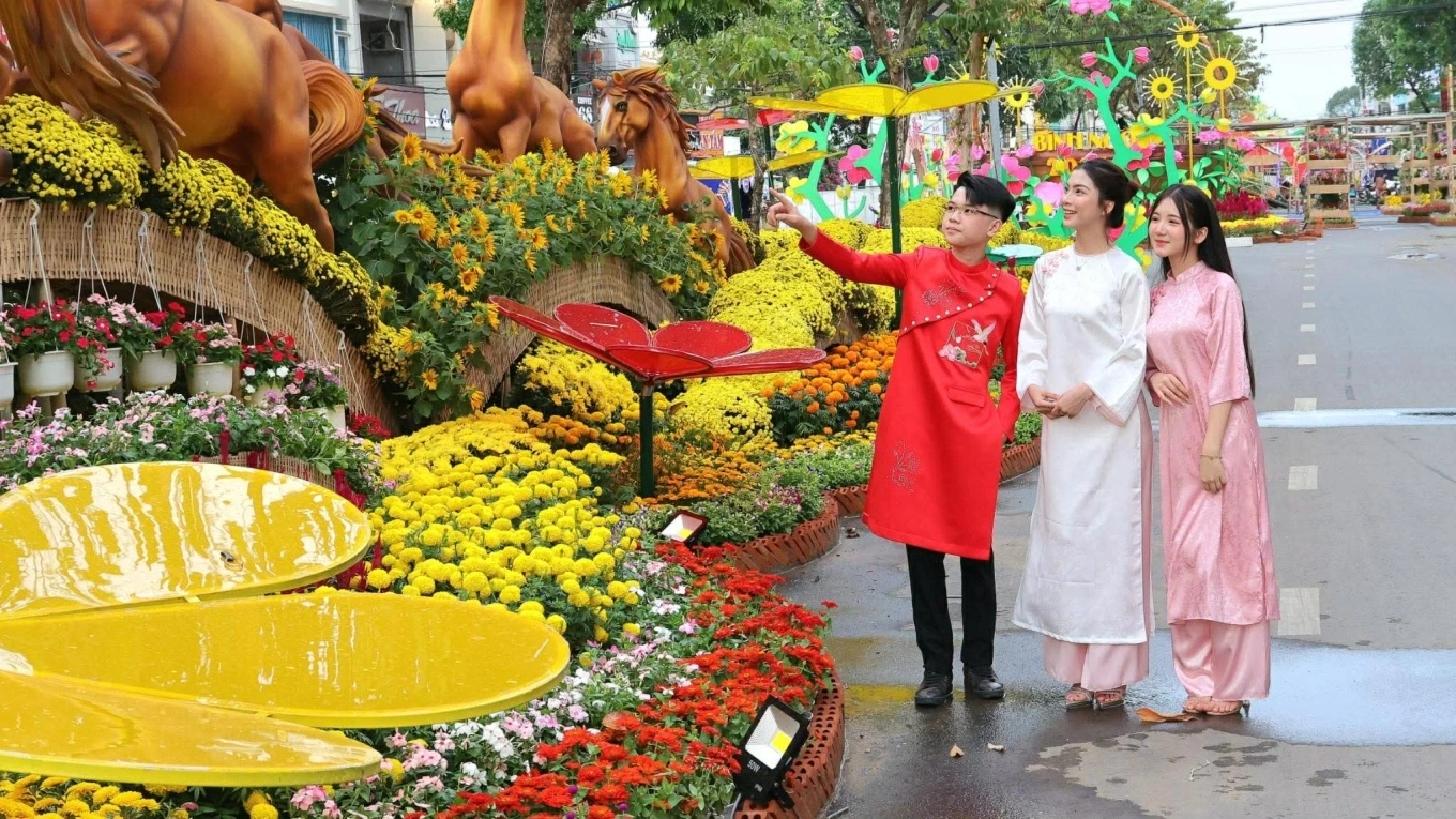 Du lịch cả nước sôi động kỳ nghỉ lễ Tết Nguyên đán