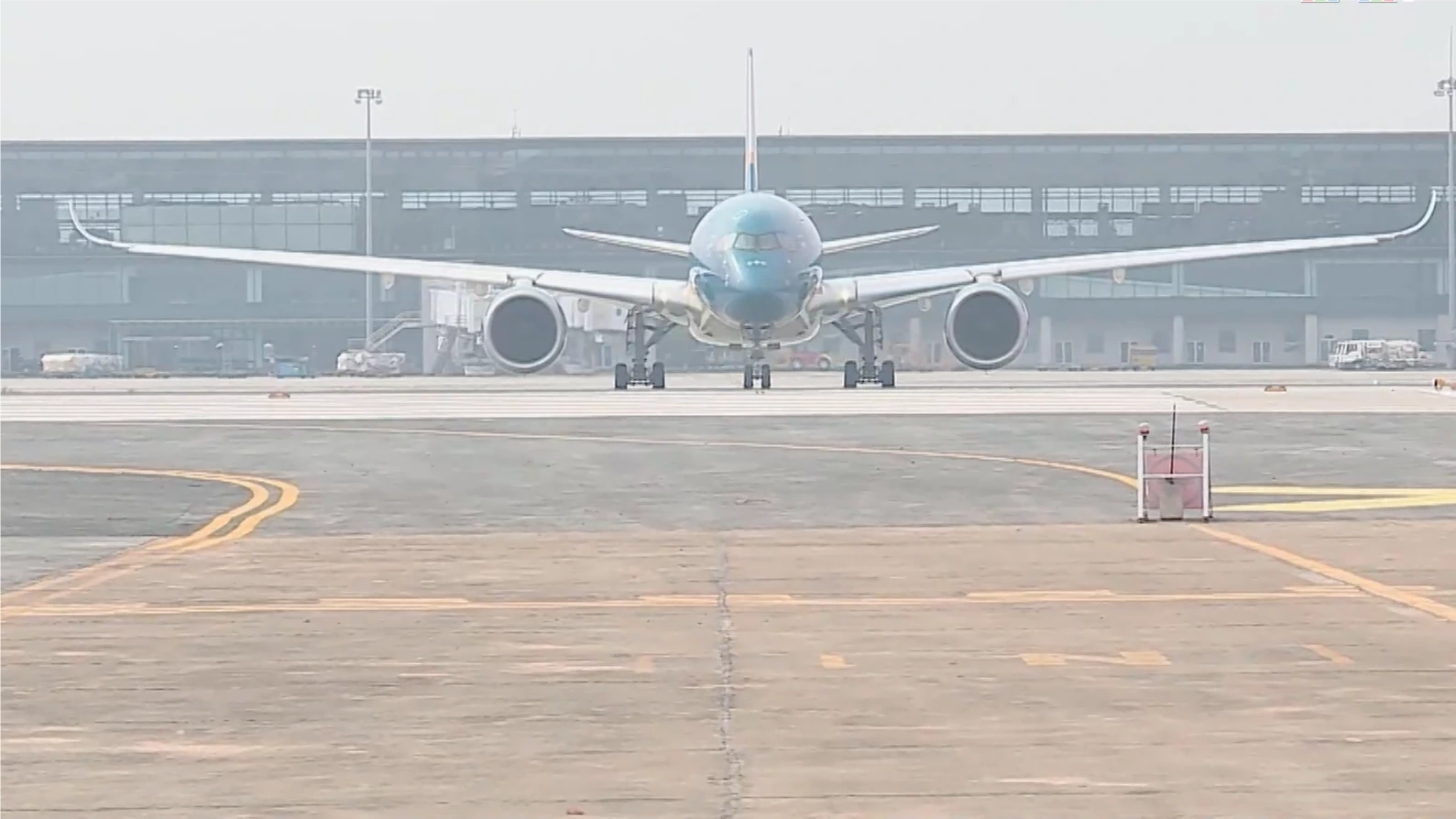 Sân bay Tân Sơn Nhất tiếp tục đón hơn 171.000 hành khách