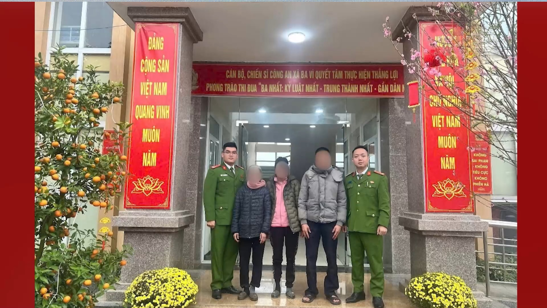 Công an xã Ba Vì hỗ trợ tìm người thân cho công dân đi lạc