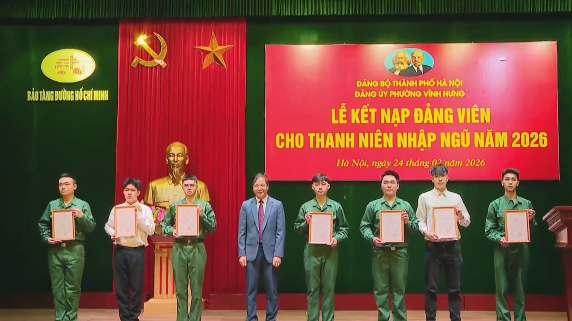 Phường Vĩnh Hưng kết nạp Đảng cho 7 tân binh