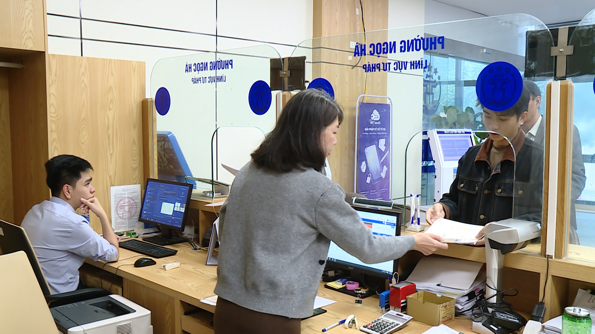 Giải quyết thủ tục kịp thời phục vụ nhân dân sau Tết