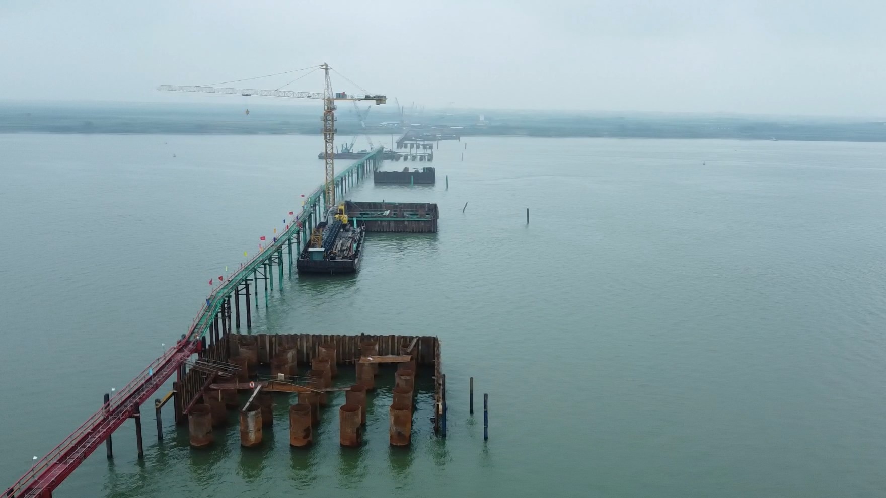 Cầu Hồng Hà đang thi công vượt tiến độ 6 tháng 