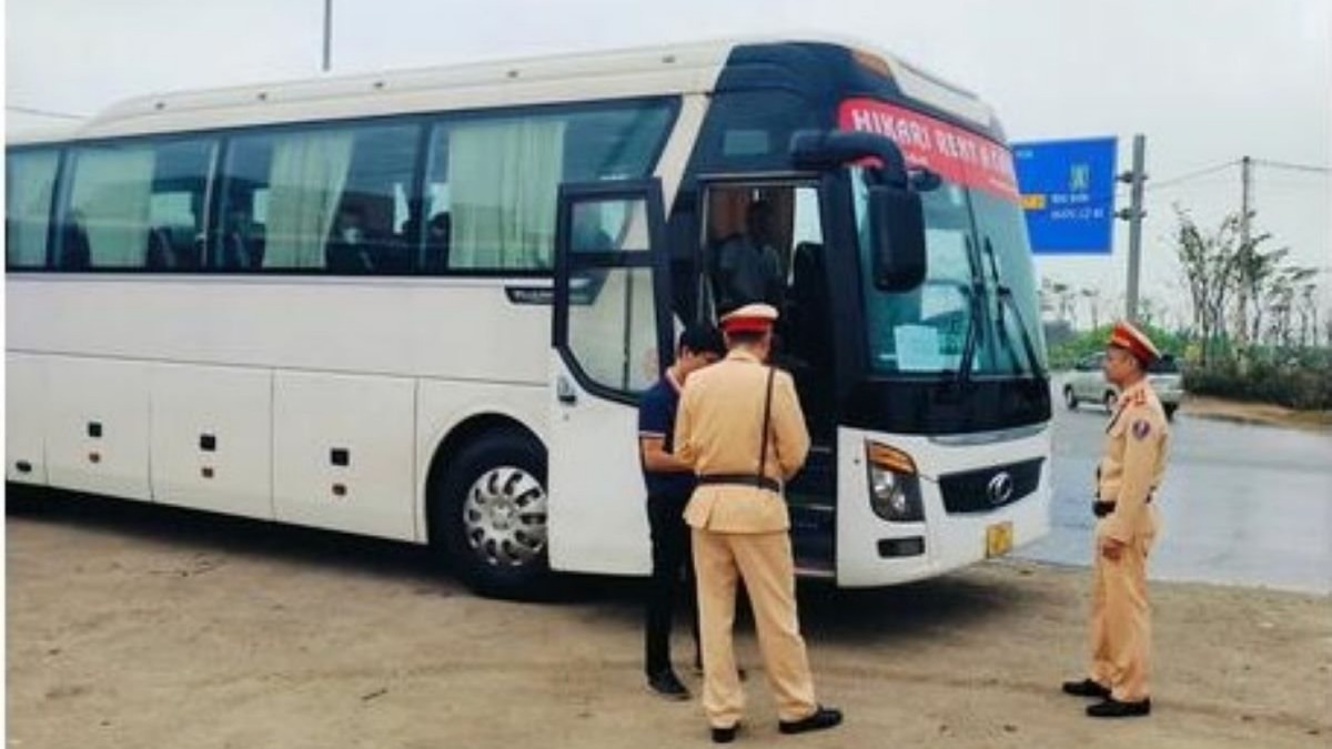 Xử lý nghiêm xe khách chở quá số người quy định