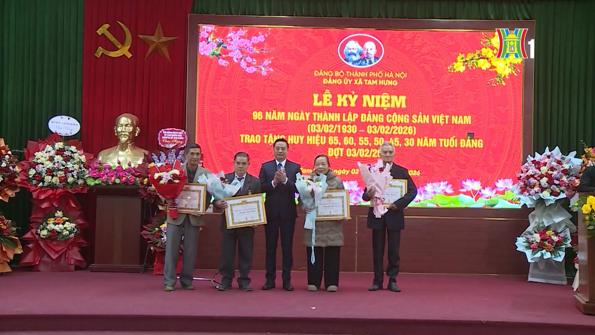 Tự hào tấm Huy hiệu Đảng trao | Đảng trong cuộc sống | 24/02/2026