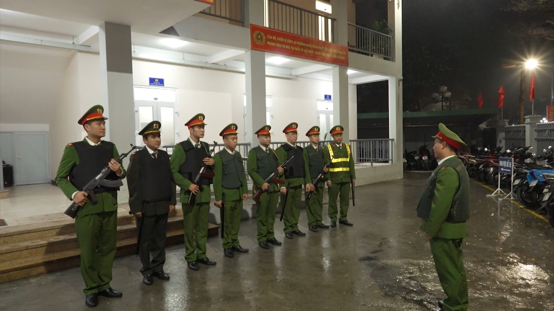 Tuần tra vũ trang bảo đảm ANTT phục vụ bầu cử 