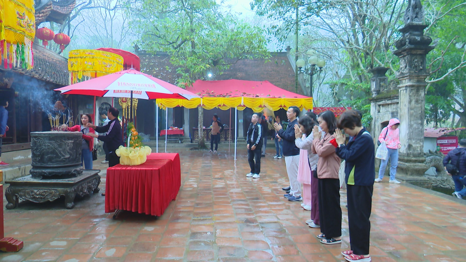 Khách đến hội Gióng đền Sóc tăng 50% so với cùng kỳ 2025