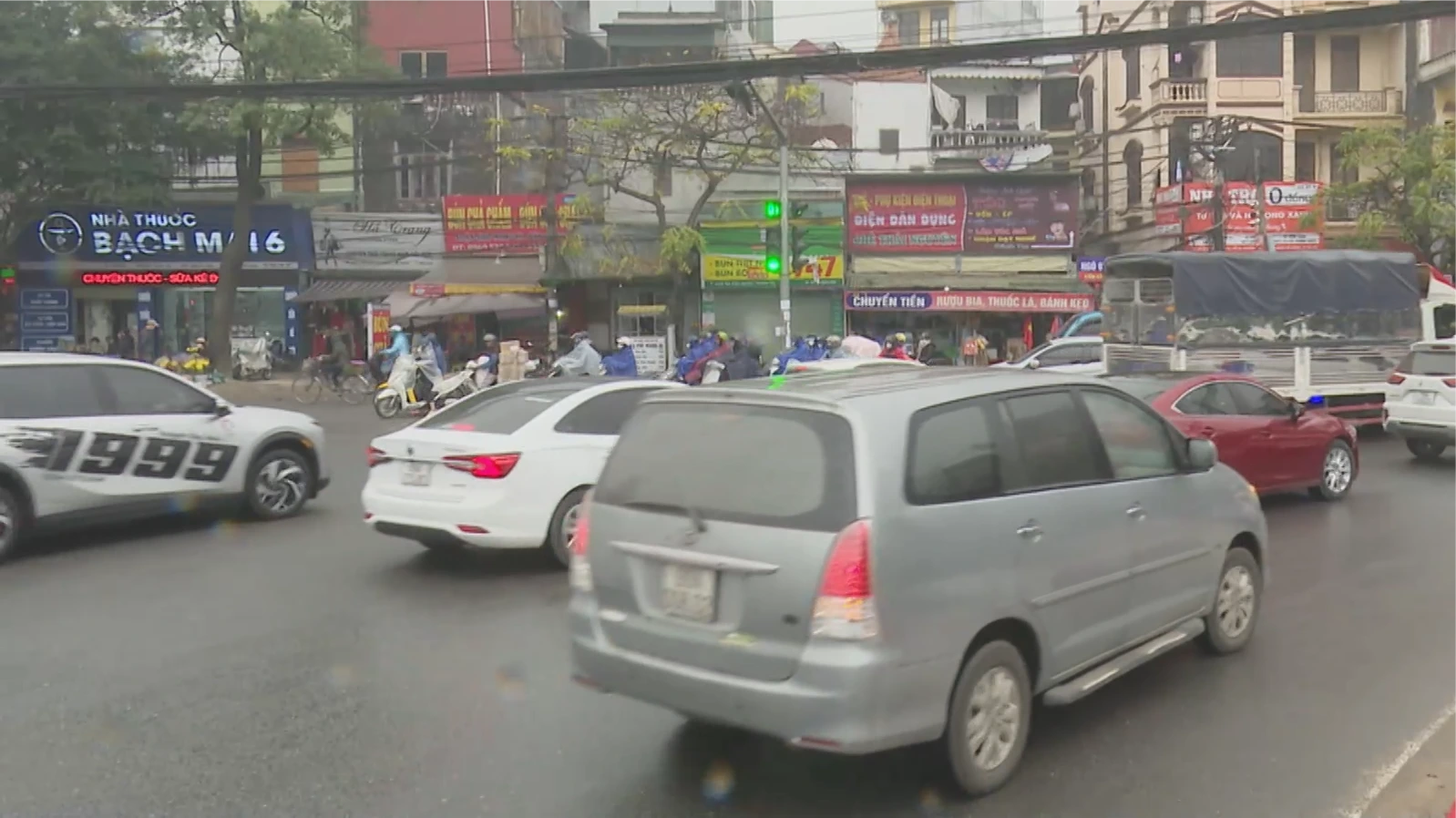 Năm 2025: Hơn 10.000 ô tô hết niên hạn sử dụng