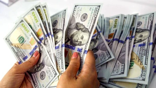 Giá USD ở các ngân hàng đồng loạt giảm mạnh