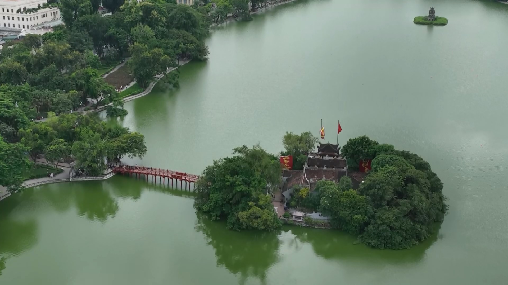 Lung linh đền Ngọc Sơn giữa trái tim Hà Nội