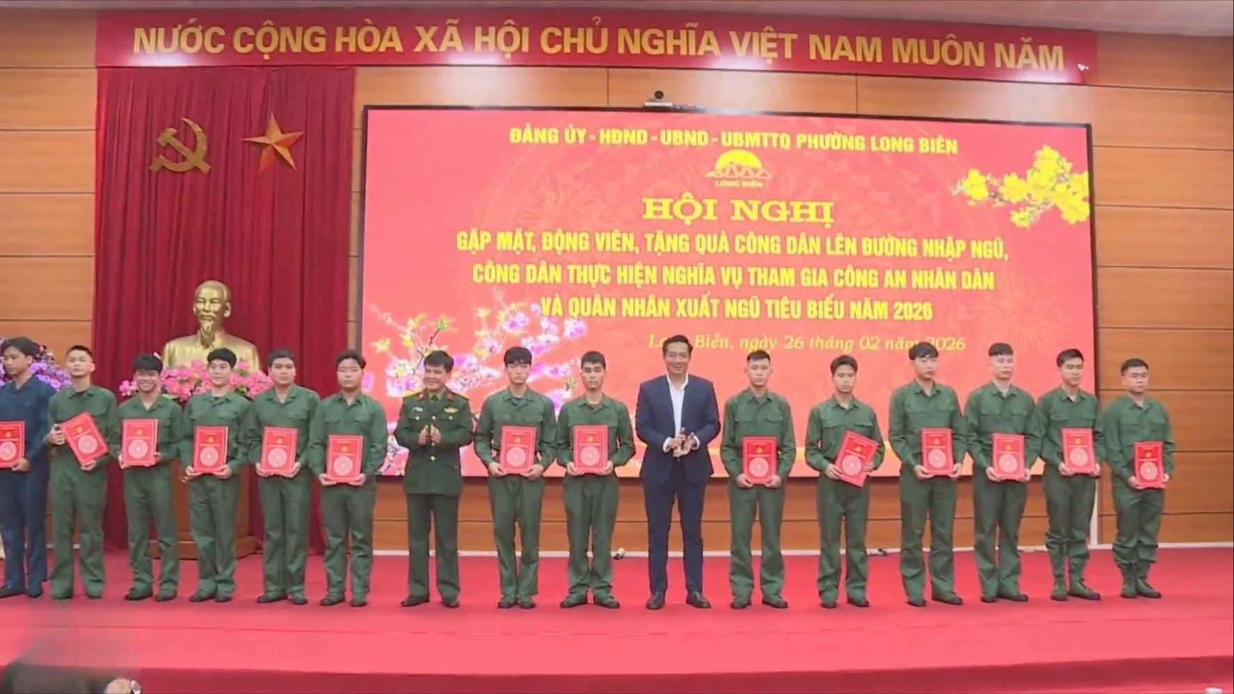 Tân binh Long Biên sẵn sàng nhập ngũ