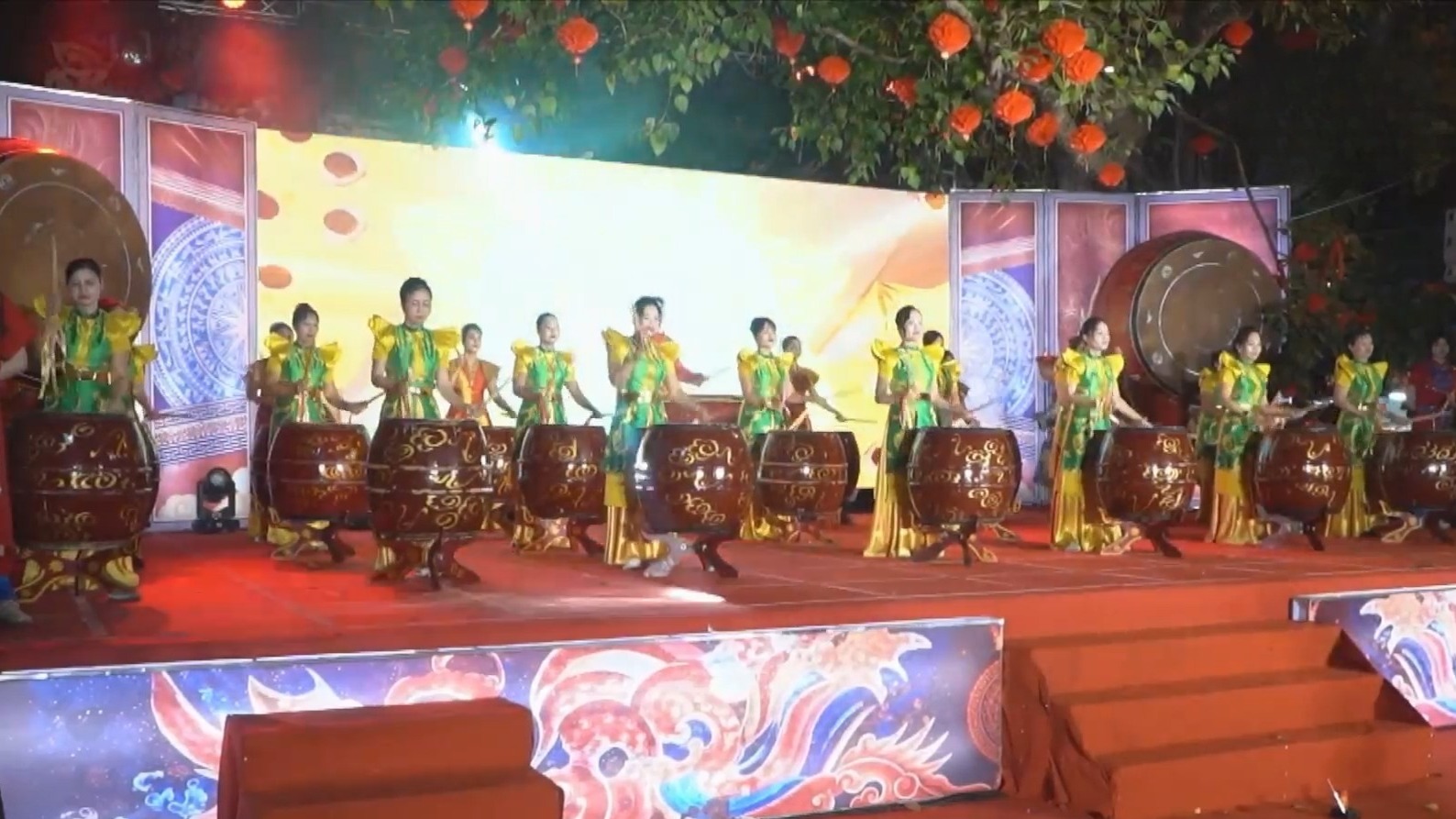 Rộn ràng Liên hoan Trống hội Thăng Long 