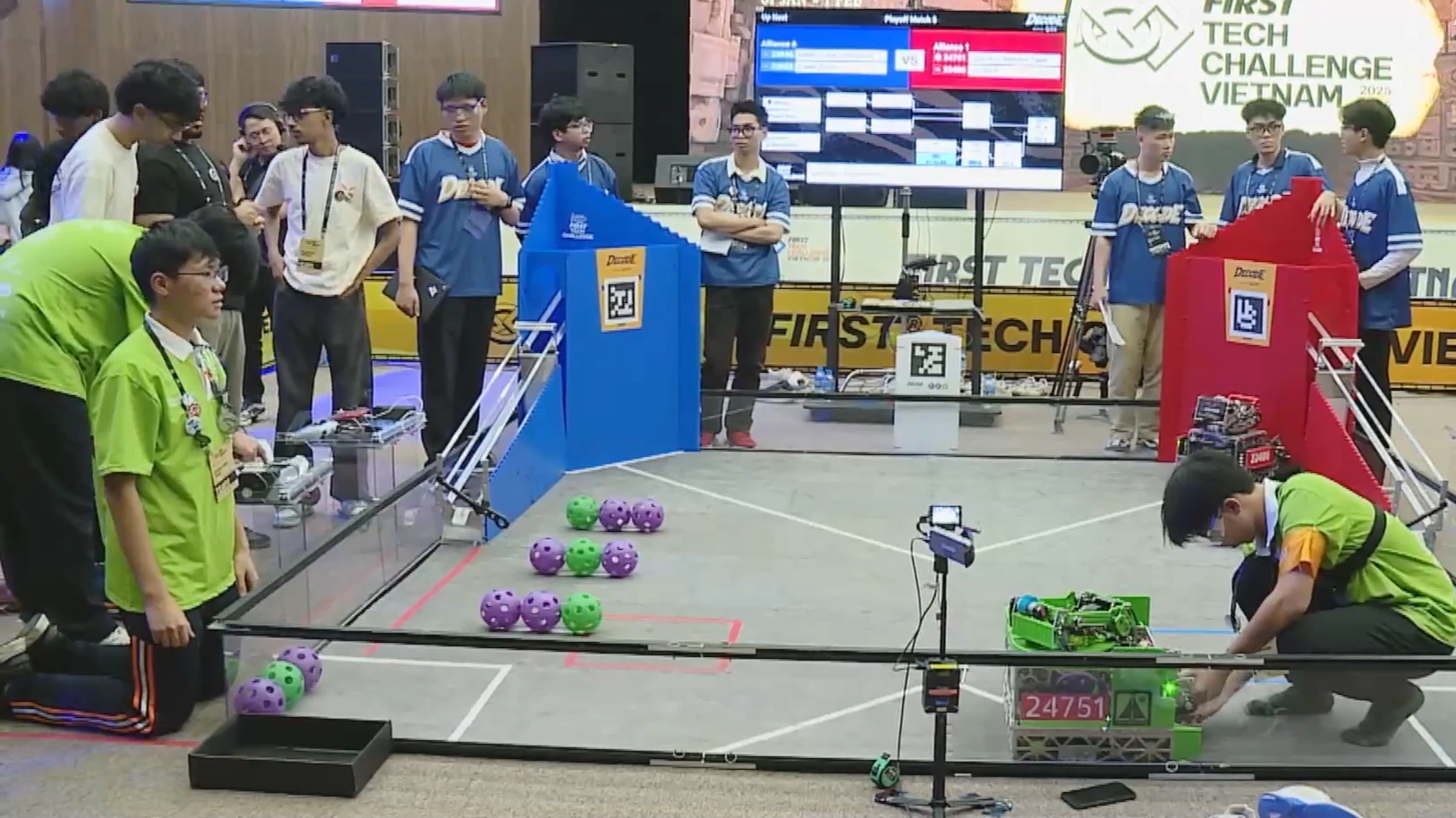 Học sinh Việt Nam, Philippines, Indonesia, Lào, Dubai tranh tài thi robotics