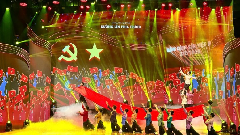 Chương trình nghệ thuật 'Đường lên phía trước'