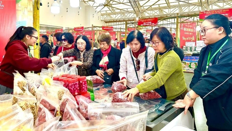 Hội chợ Mùa Xuân thu hút hơn 32.000 lượt khách