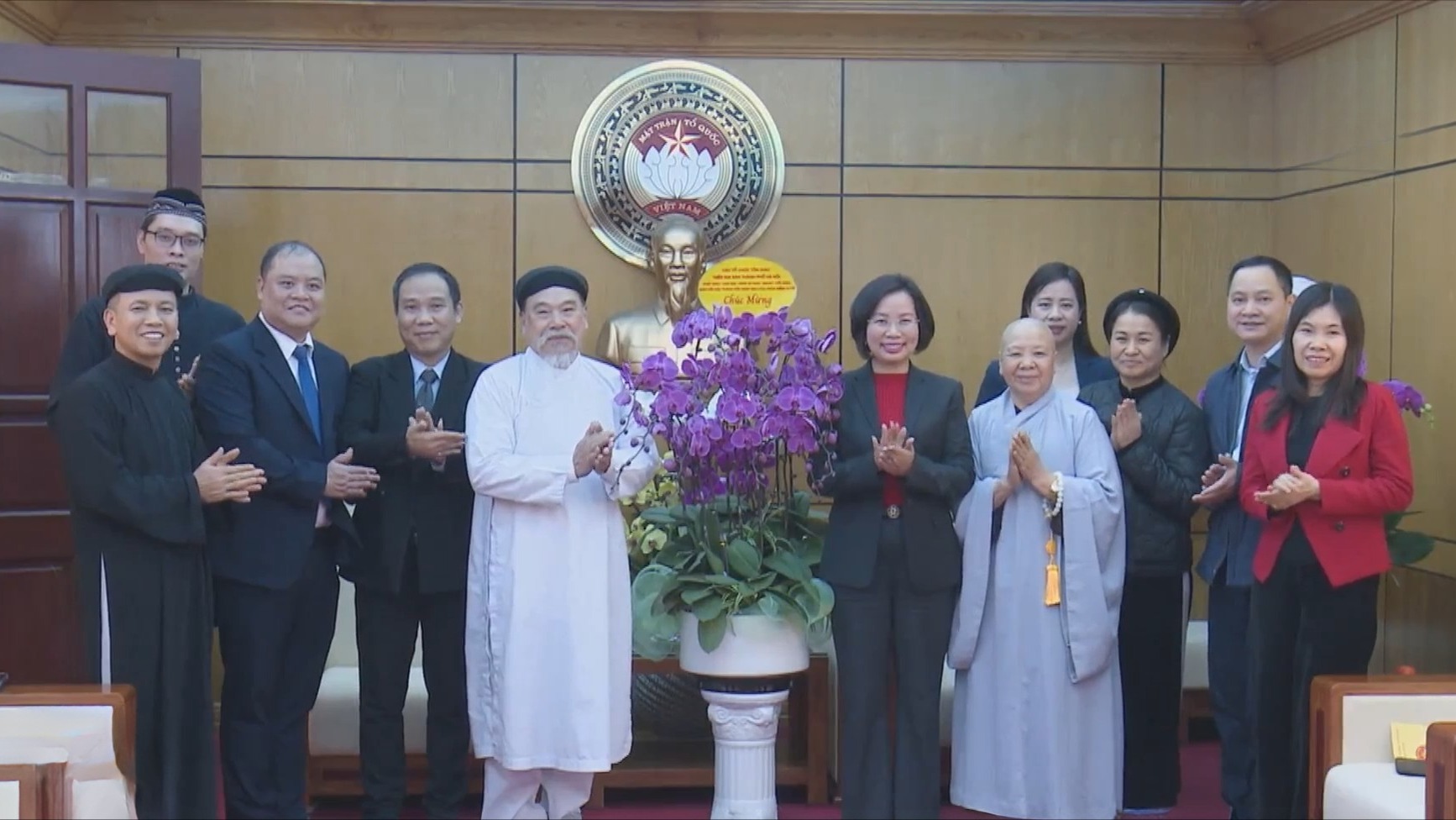 Chủ tịch MTTQ Thành phố thăm, chúc Tết các tổ chức tôn giáo