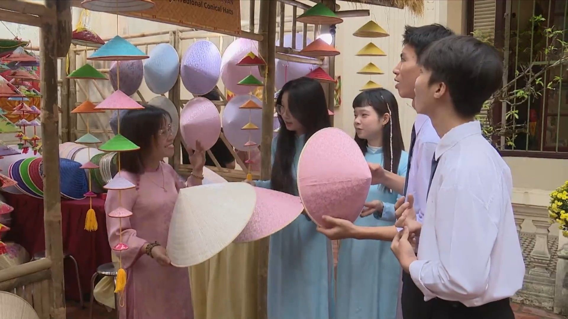 Những sắc màu vui tươi đón Xuân Bính Ngọ