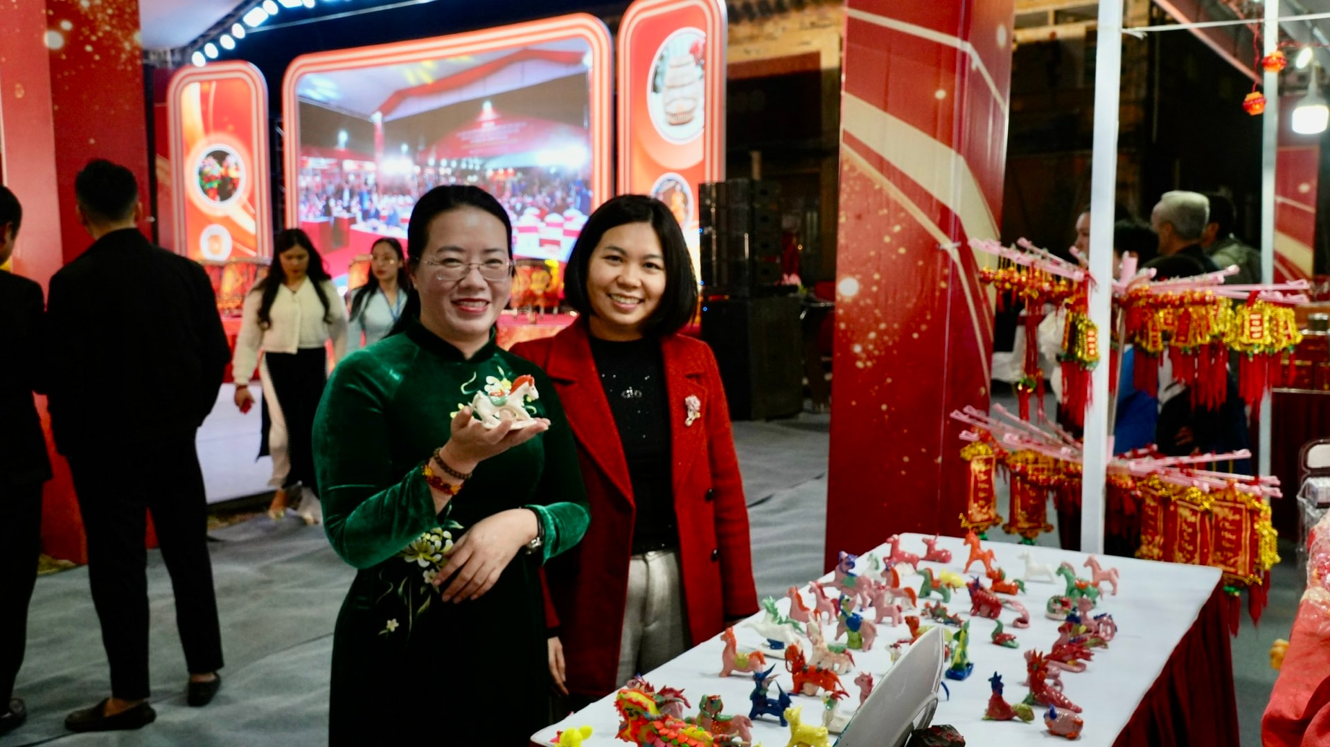 Xã Phượng Dực khai mạc triển lãm thủ công mỹ nghệ