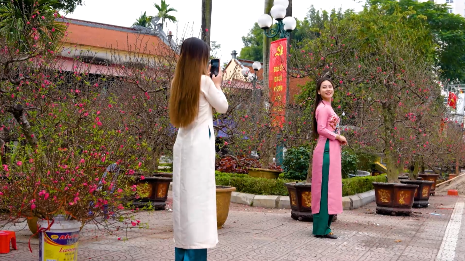 Hương sắc Tết bên hồ Tây | Hà Nội đến để yêu | 05/02/2026