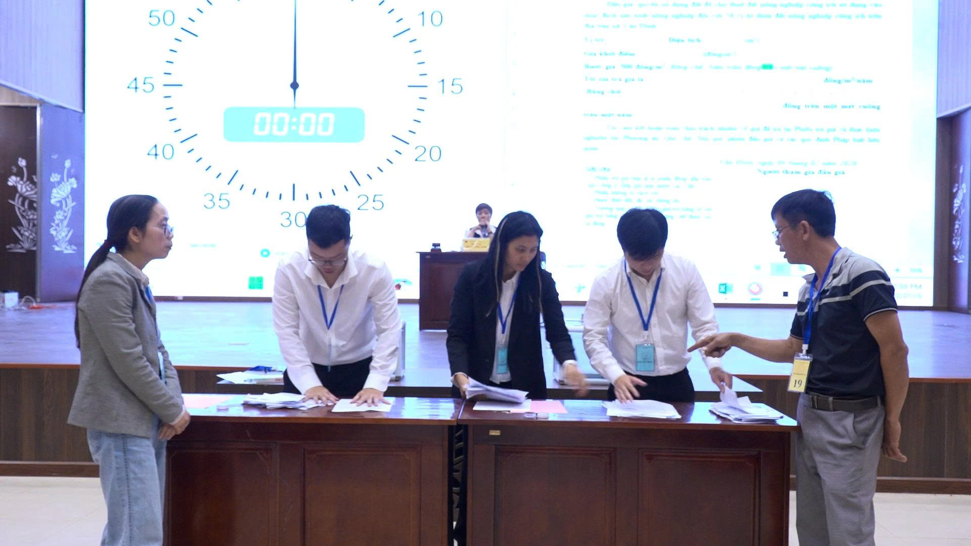 Đấu giá đất công ích tại Vân Đình đạt gần 300% so với giá khởi điểm