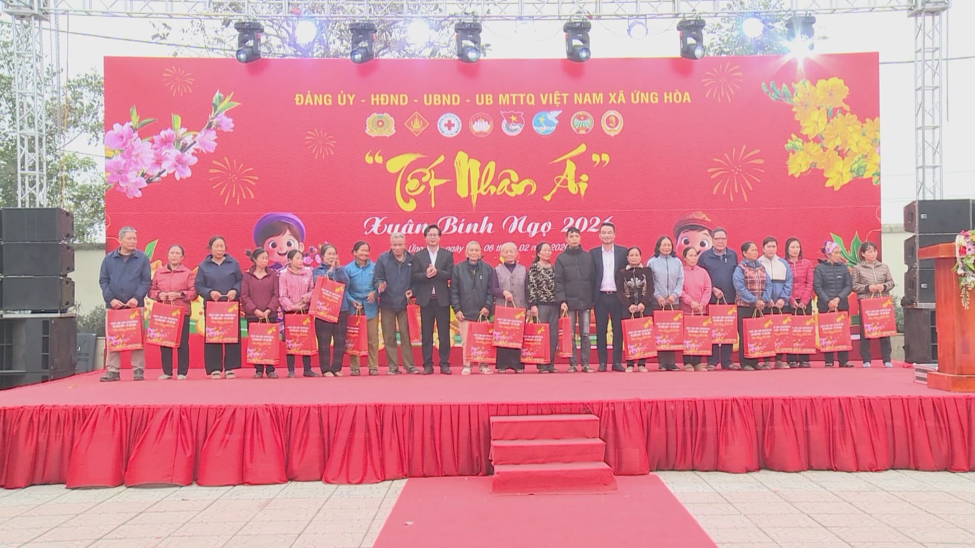 Lan toả yêu thương từ 'Chợ Tết 0 đồng' xã Ứng Hoà