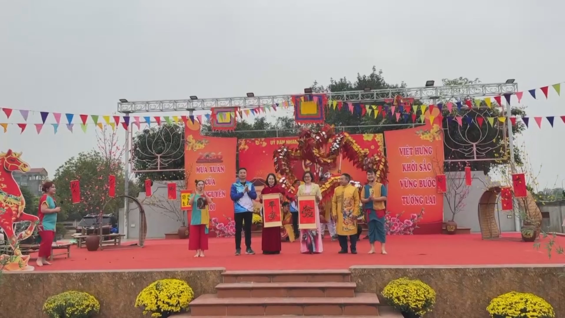 Phường Việt Hưng: Rộn ràng chương trình Tết Việt