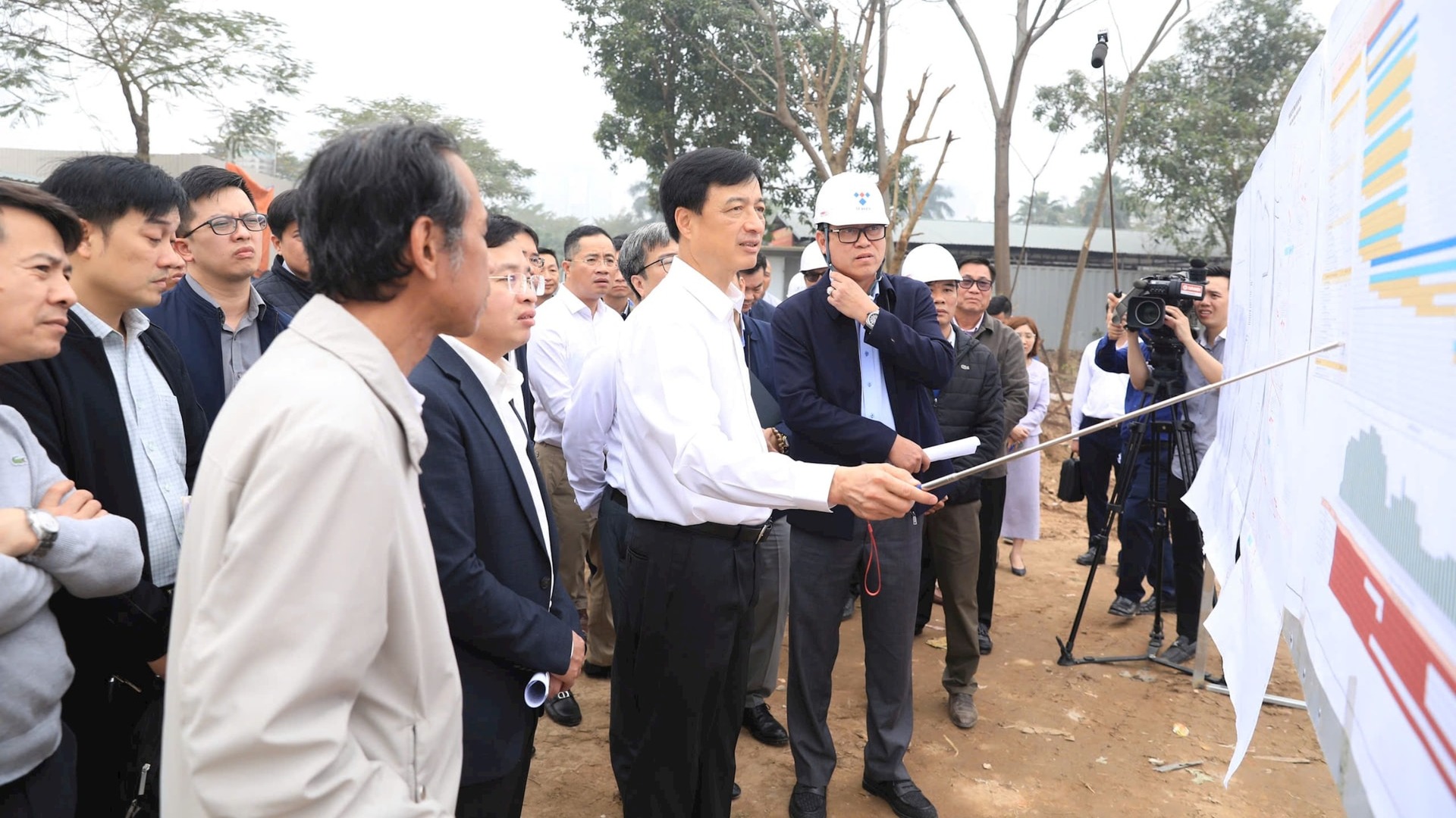 Công trình khẩn cấp phải làm ngày, làm đêm, làm xuyên lễ, Tết