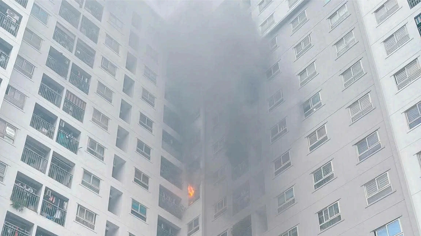 Nhanh chóng dập tắt vụ cháy tại chung cư ở Hà Nội