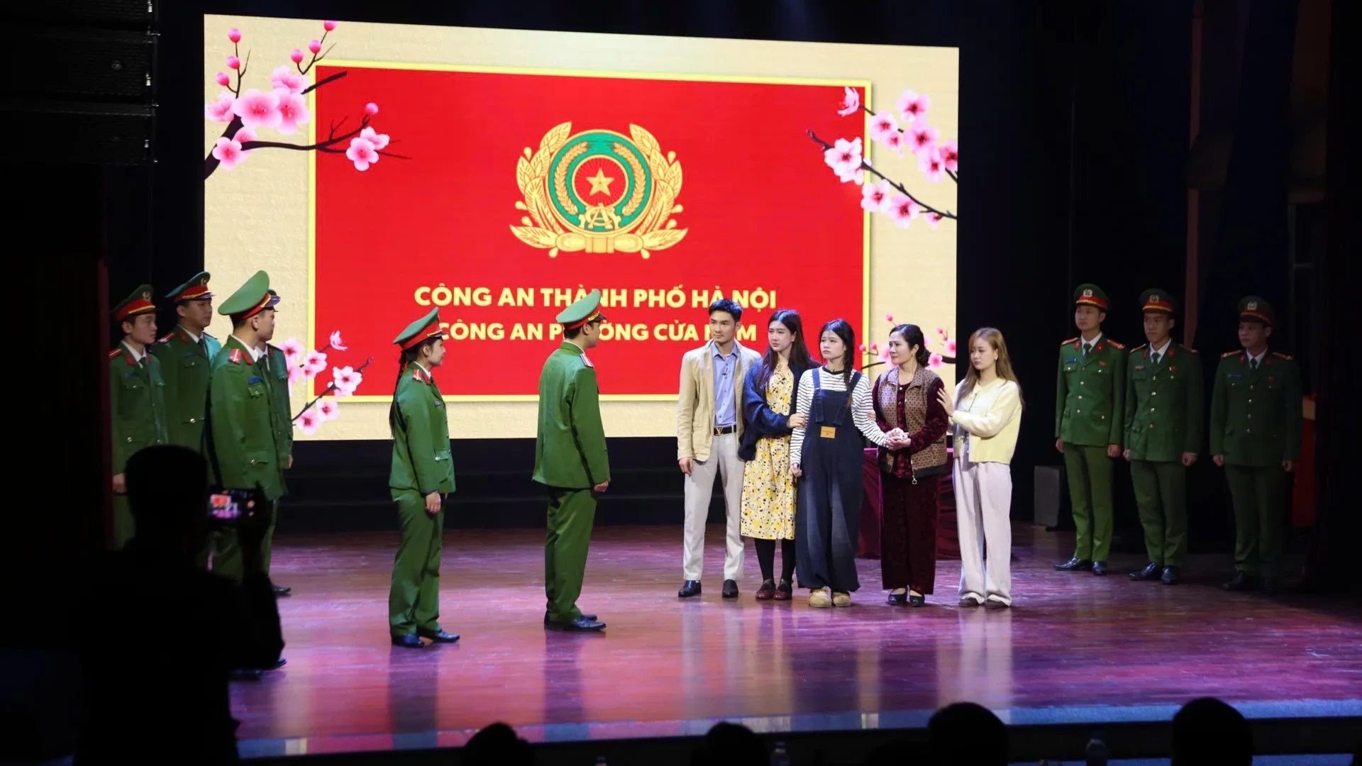 Phòng ngừa lừa đảo công nghệ cao qua sân khấu kịch