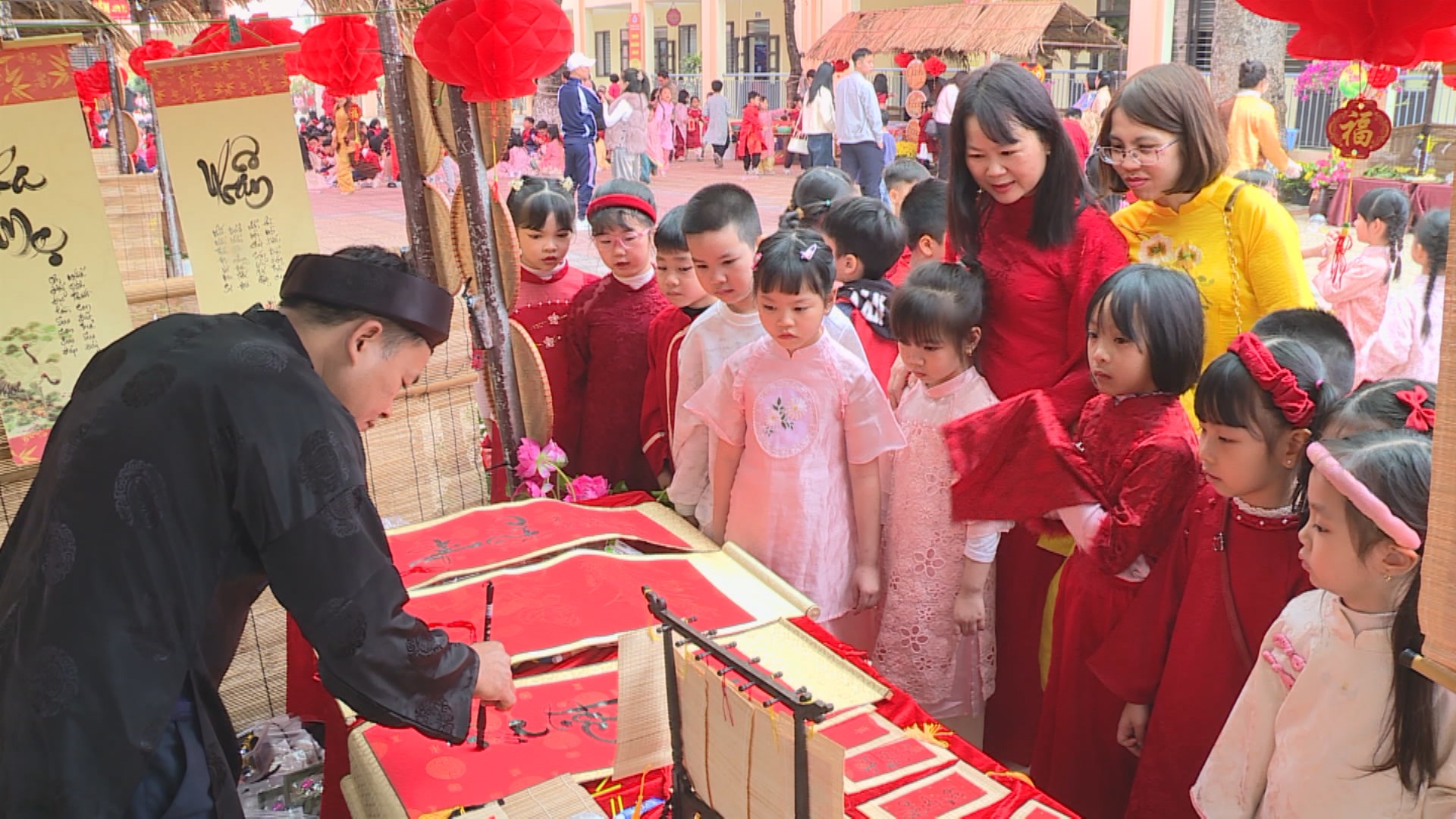 Rộn ràng khám phá Tết cổ truyền