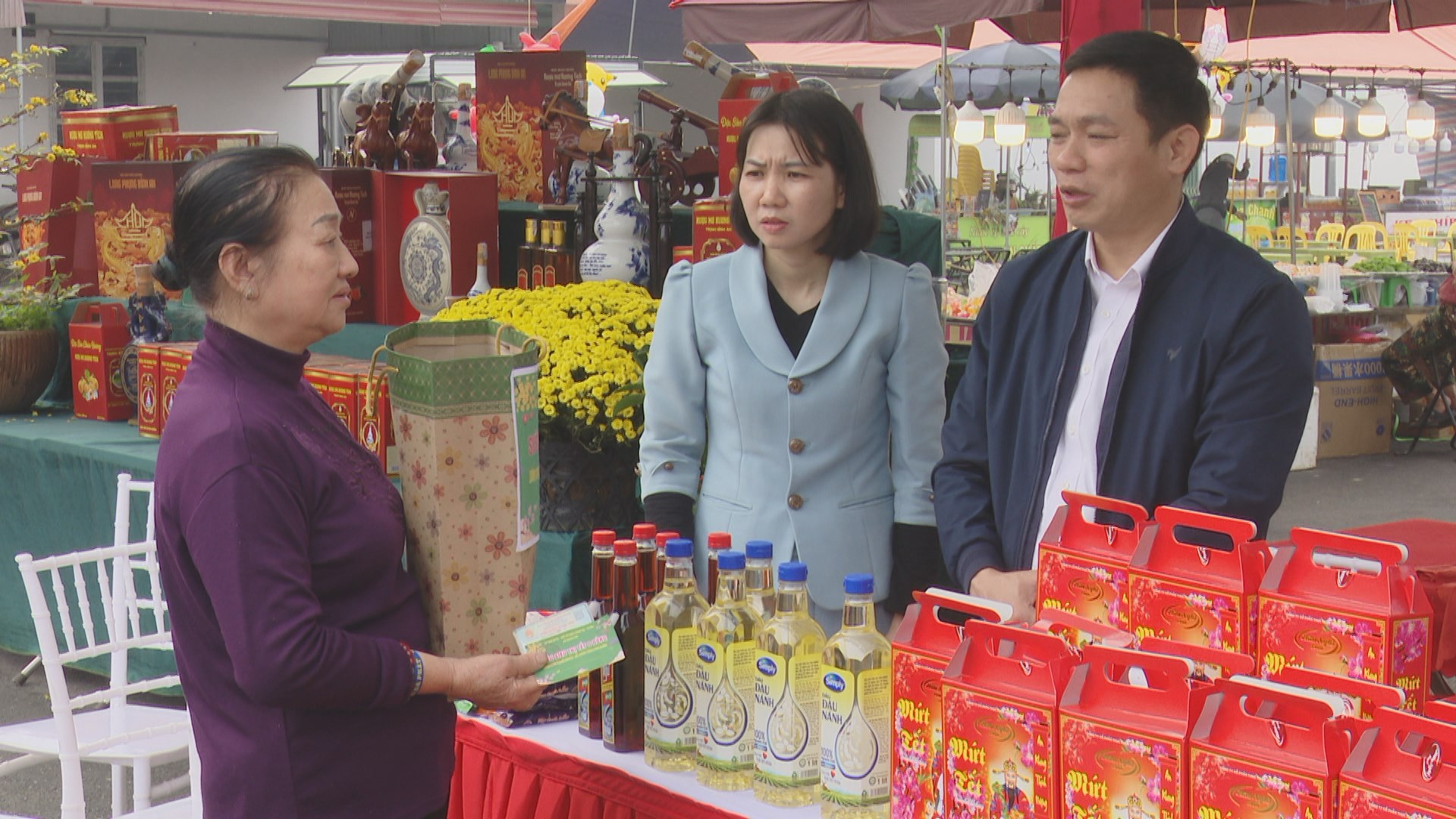 Lan tỏa yêu thương tại Hội chợ hoa xuân Hương Sơn